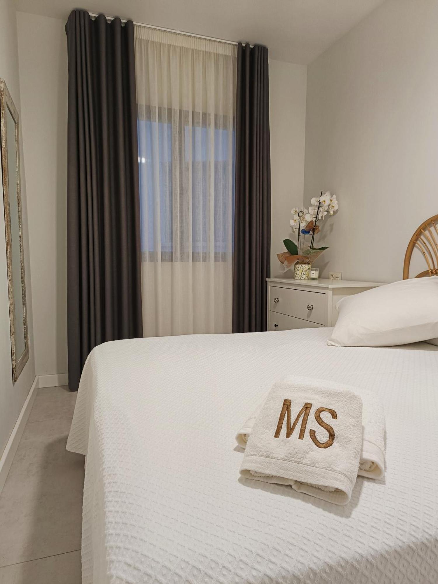 Apartamentos Madreselva Fernan Perez 外观 照片